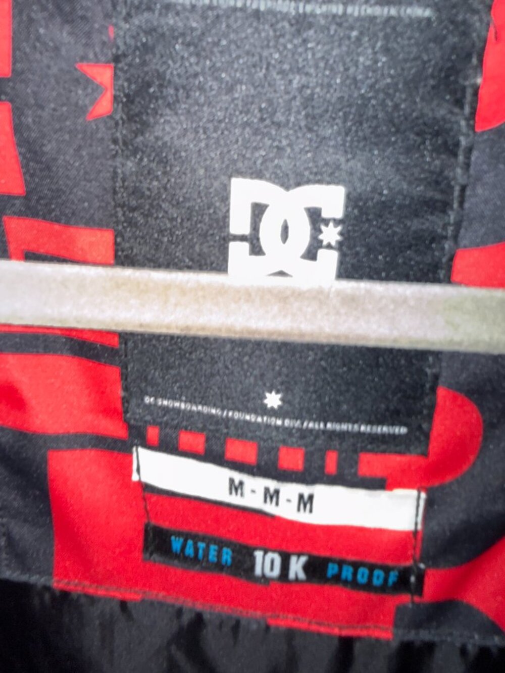 Men's Medium DC Red and Black Graphic Snowboard Jacket - Picture 8 of 8